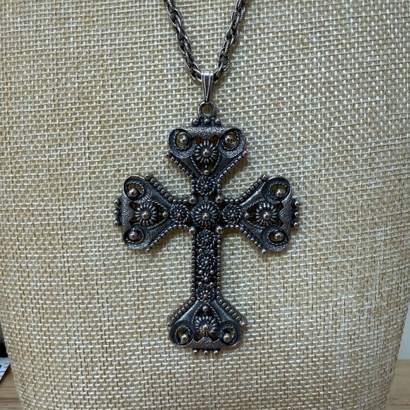 Sarah Coventry Vintage 1974 Cross Pendant Necklace Limited Edition Ornate Silver - Picture 3 of 14